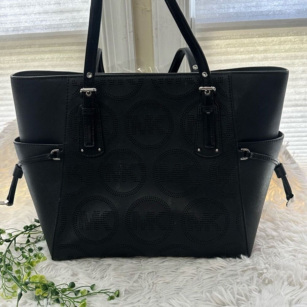 Michael Kors‎ Voyager Large Black Leather Signature MK perforated Logo Tote Bag - Picture 4 of 14